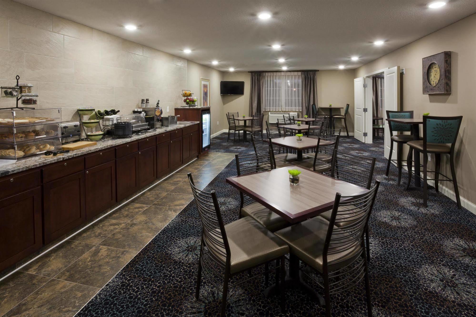 Grandstay Hotel & Suites - Glenwood Екстериор снимка