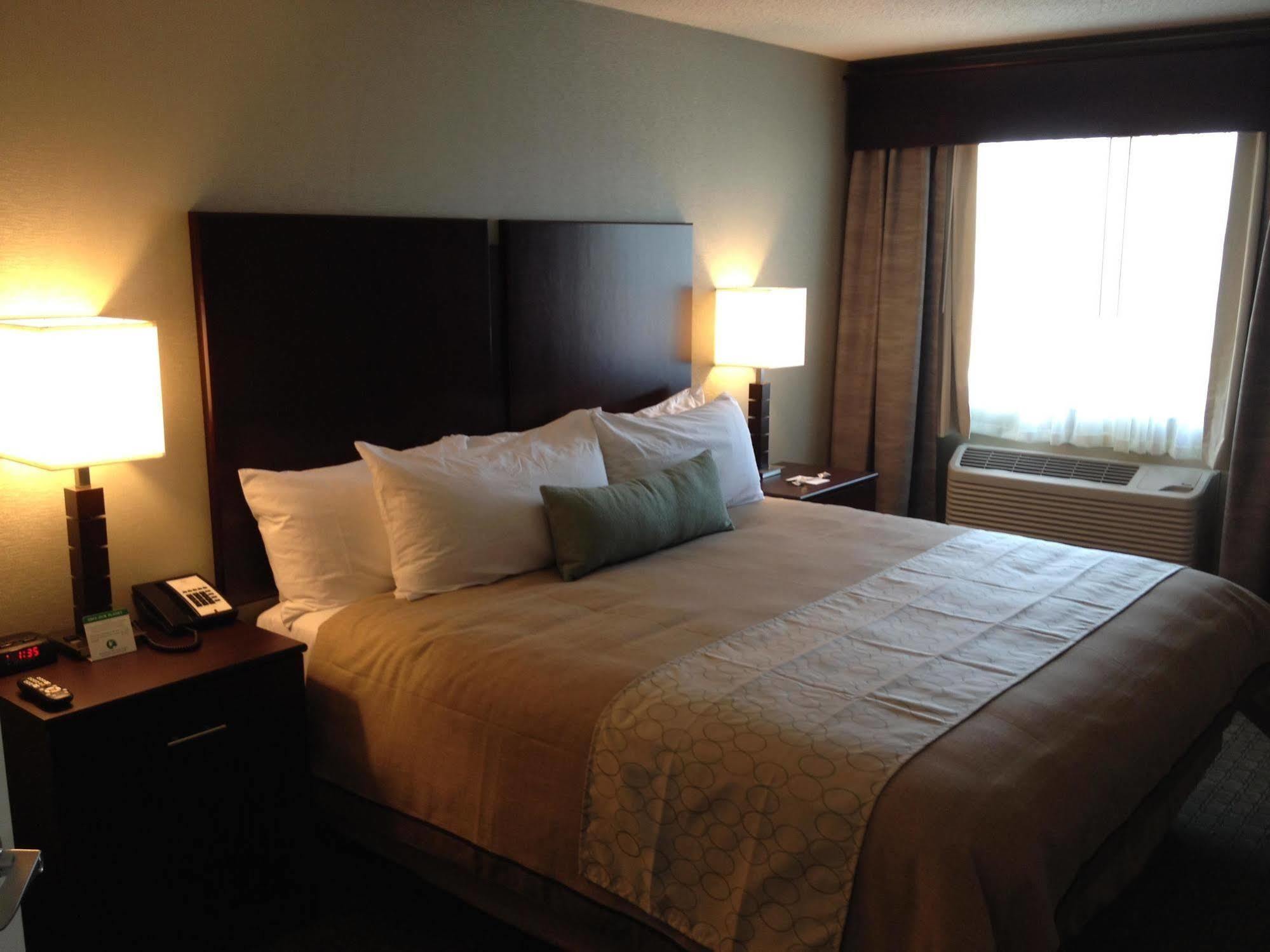 Grandstay Hotel & Suites - Glenwood Екстериор снимка